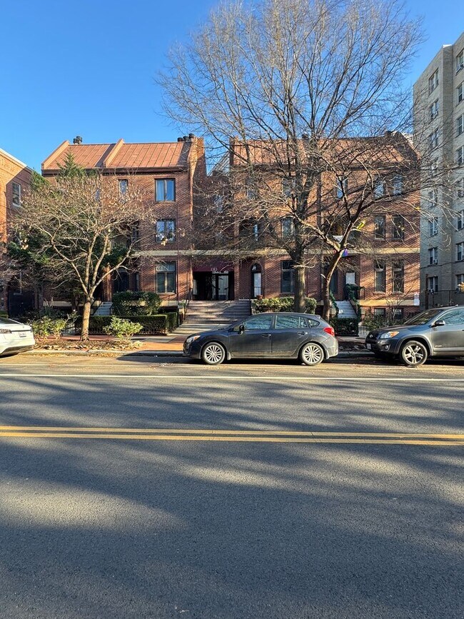 Building Photo - Top Floor Logan Circle 1,200 Sq Foot DUPLEX W/Garage Parking Included, Private Balcony, & Pets We...