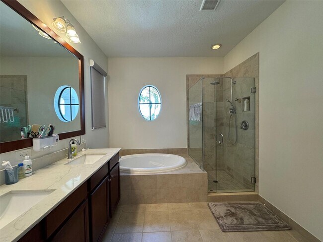 Building Photo - 3730 NW 84th Way