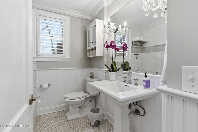 Building Photo - 96 Lakeshore Dr