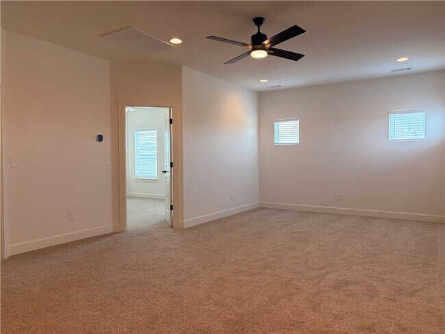 Building Photo - 1230 Fierce Ln