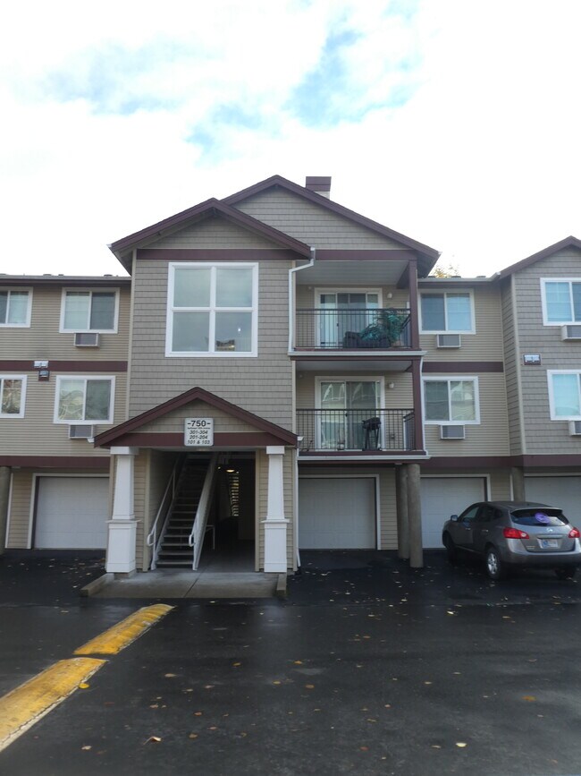 Building Photo - 750 NW 185th Ave