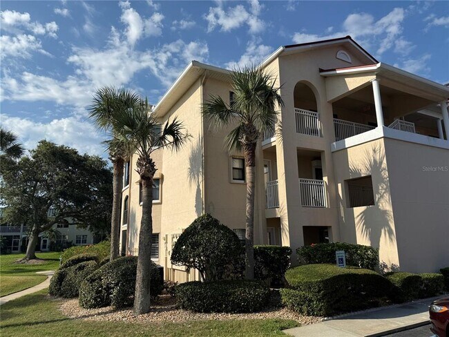 Building Photo - 445 Bouchelle Dr
