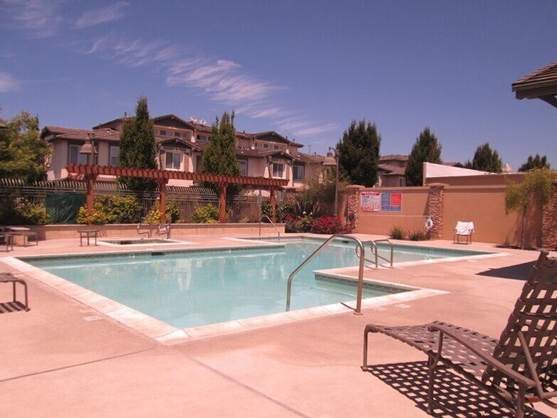 Building Photo - 2881 Meridian Ave