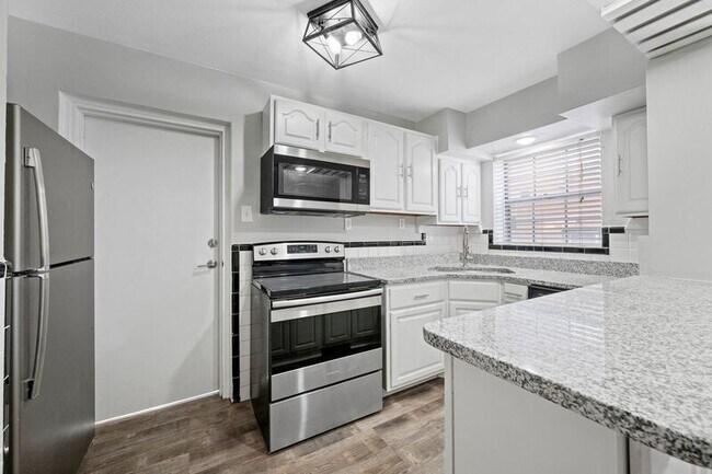 Building Photo - 5836 Sunshine Dr