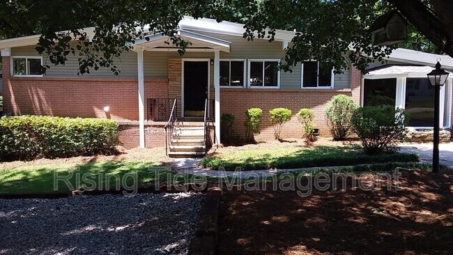 Primary Photo - 660 Hagood St