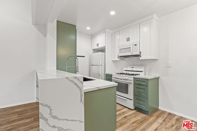 Building Photo - 5500 Lindley Ave