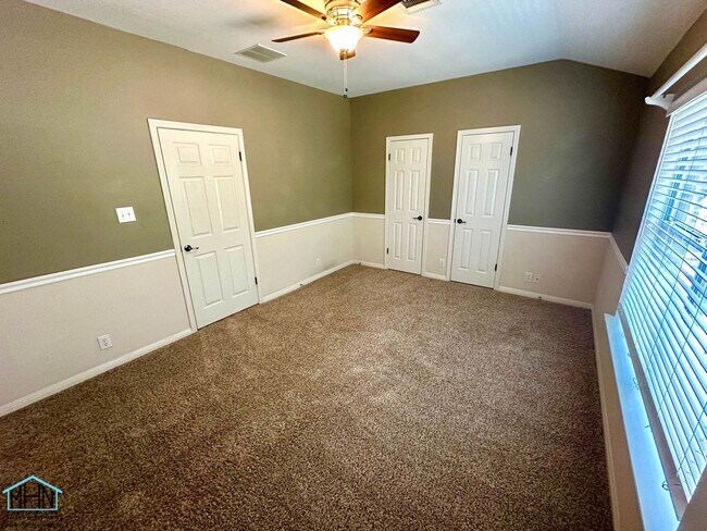 Building Photo - BEAUTIFUL 4 bed/2.5 bath near Stone Oak, j...