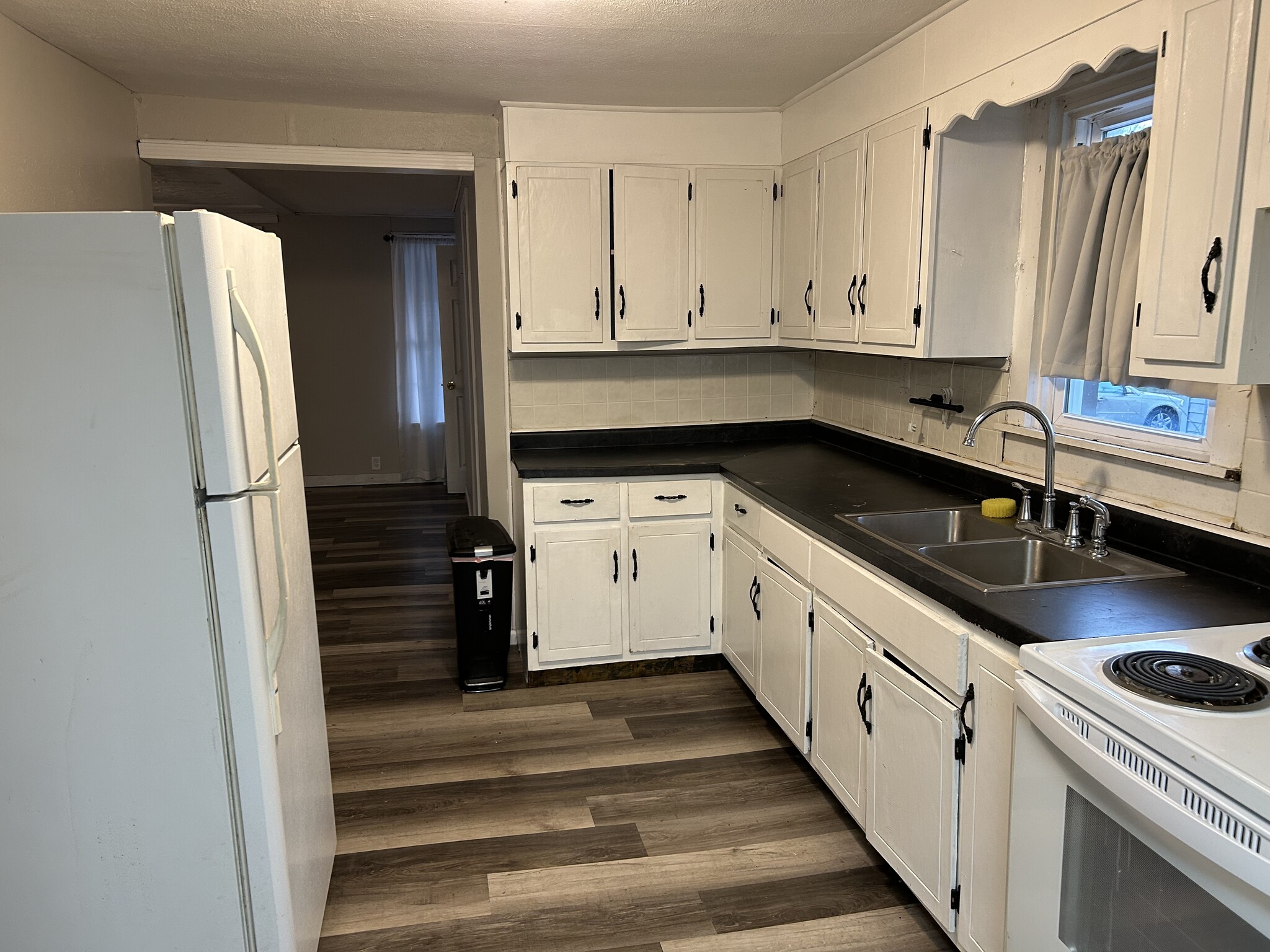 Building Photo - 821 E Woodlawn St