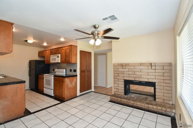 Building Photo - 2878 S 18th Ave