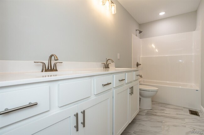 Building Photo - 652 N Kansas St