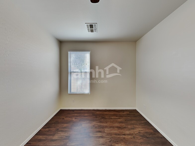 Building Photo - 2363 E Omega Dr