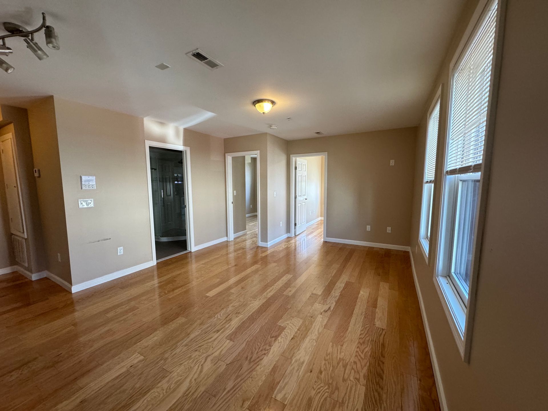 Building Photo - 53 Chelsea St