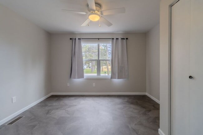 Building Photo - Bright & Updated 4-Bedroom Home Close to Everything