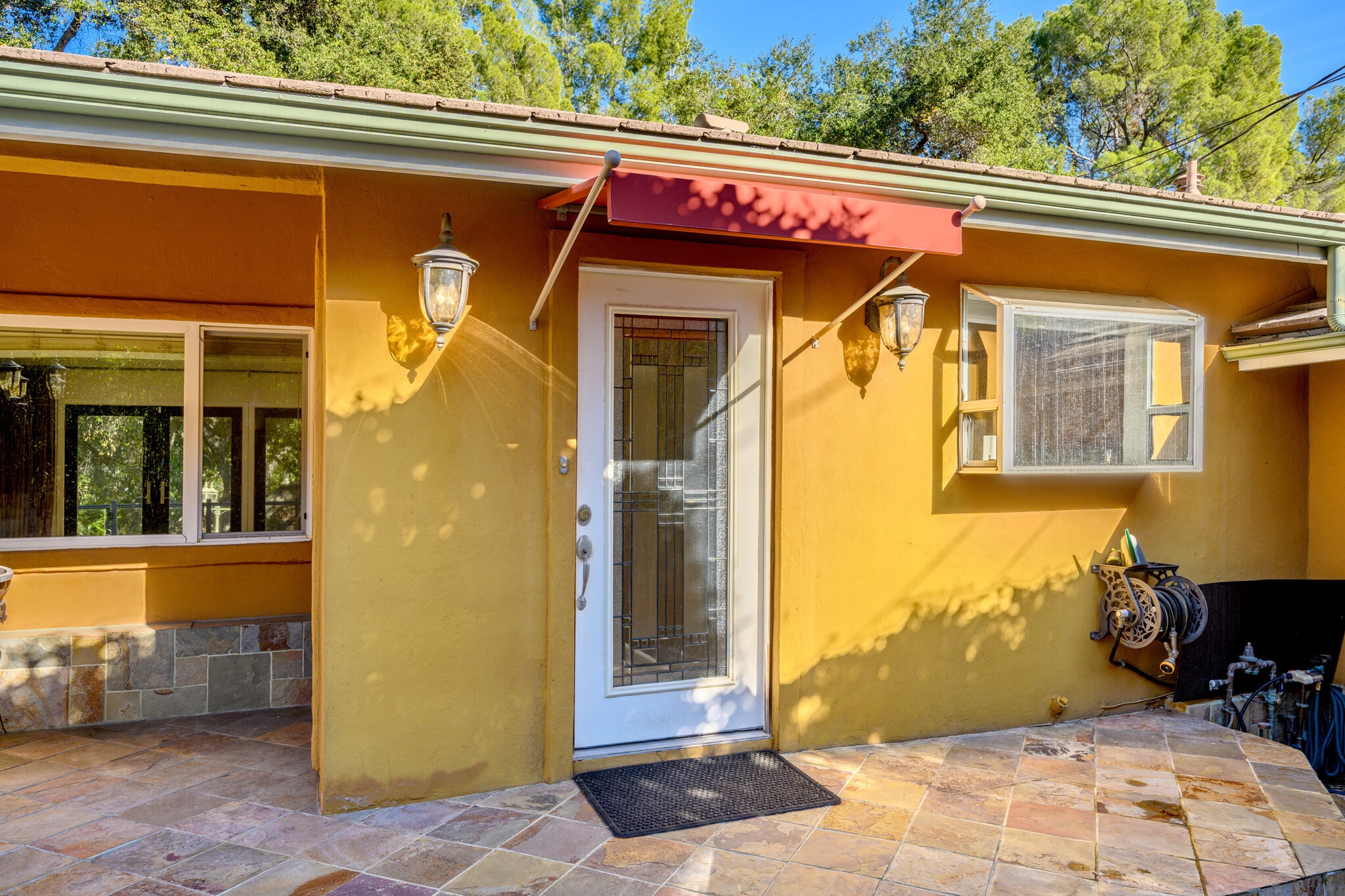 Building Photo - 1544 Golf Club Dr