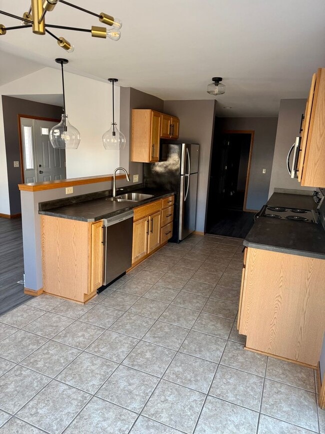 Building Photo - Remodeled 3BR 3BA Duplex in Black Earth –  $2800 month