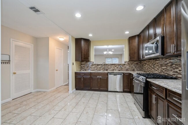 Building Photo - 57 Woodmere Dr