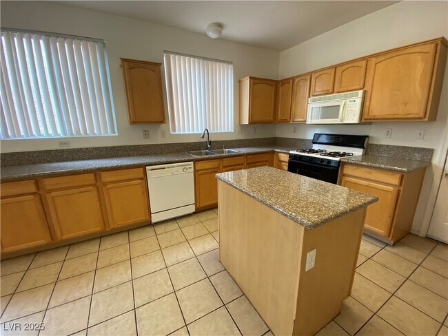Building Photo - 1317 Woodmore Dr