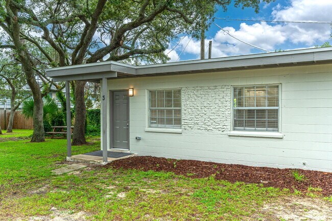 Building Photo - 718 Eglin Pkwy NE