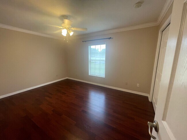 Building Photo - Desirable SW Rainbow Park Neighborhood 3/2...