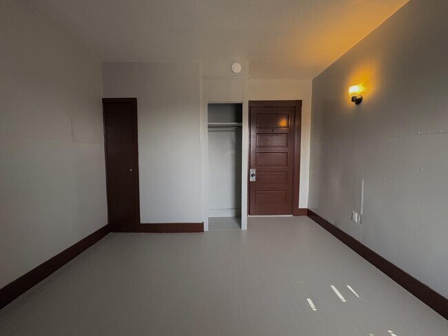 Building Photo - 77 Birch St