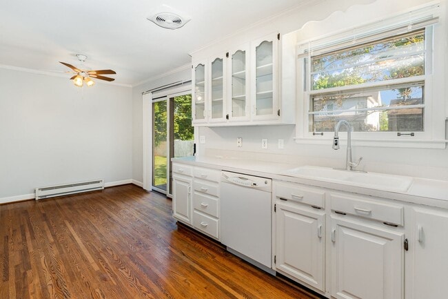 Building Photo - Affordable in Oak Hill/Green Hills - Now Available!