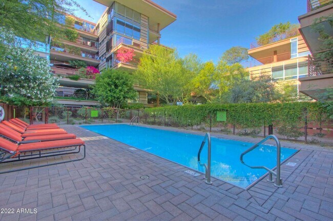 Building Photo - 7117 E Rancho Vista Dr