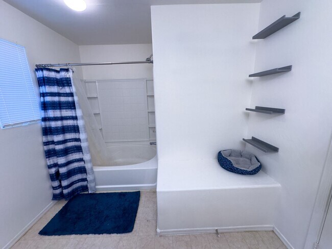 Building Photo - 3 bedroom 2 ba home in Gilbert!