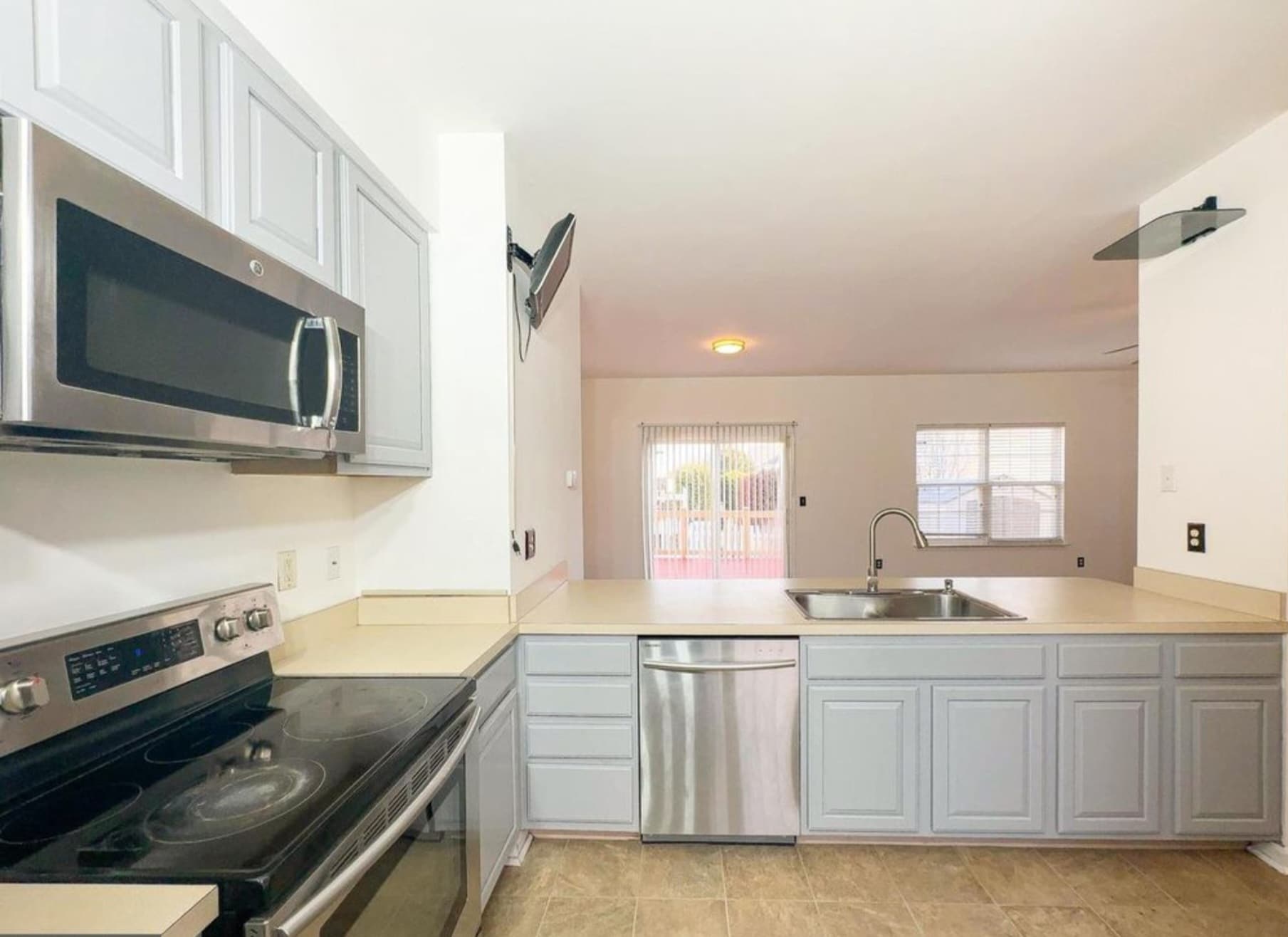 kitchen - 8153 Telegraph Rd