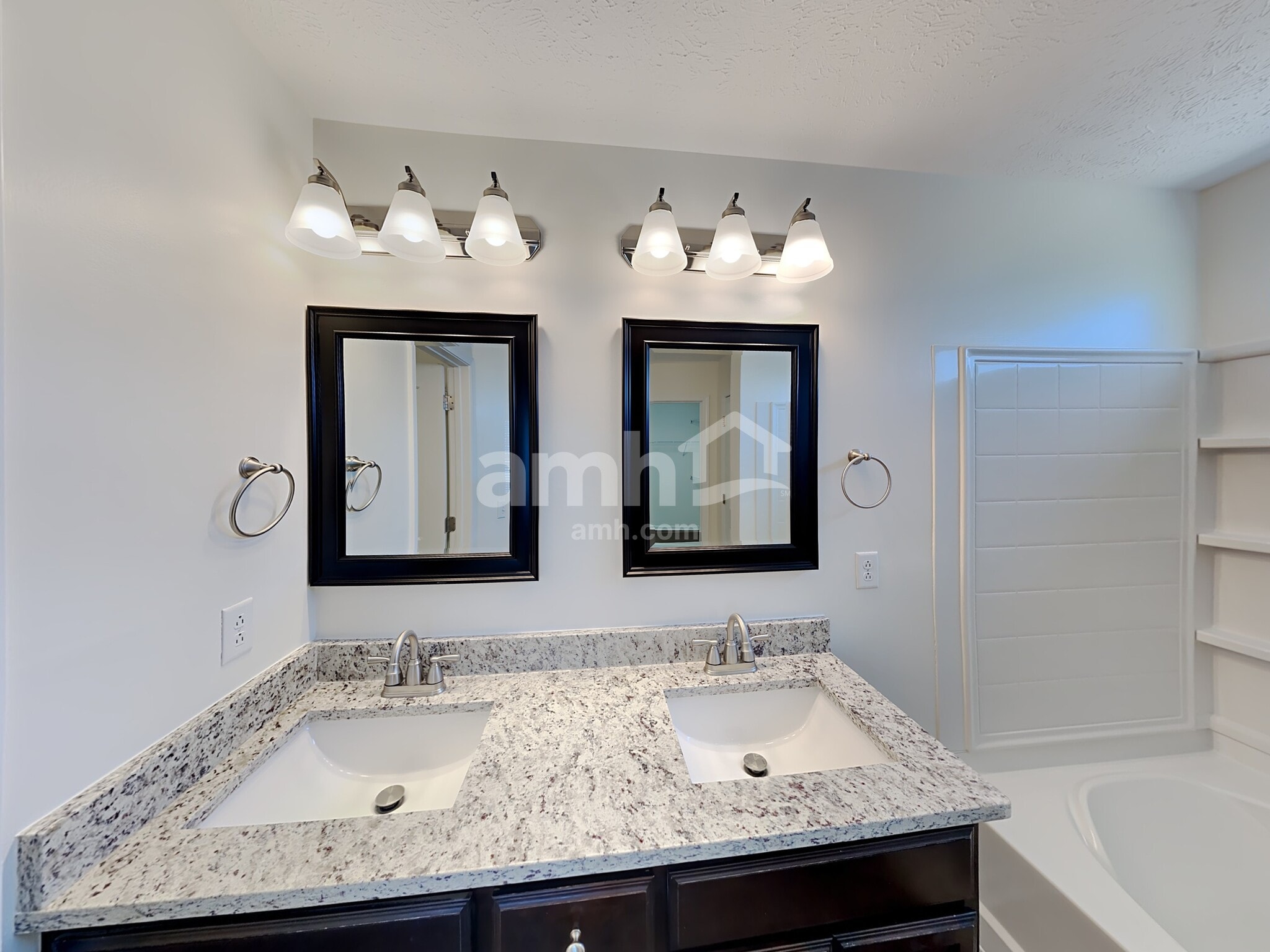 Building Photo - 1133 Halverson Dr