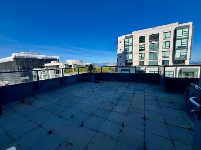 Building Photo - City living at its best! 2 BR/2 BA @ the M...