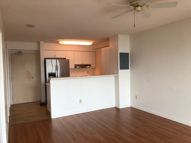 Building Photo - Breathtaking mountain view, 1 bdrm, 1 bath...