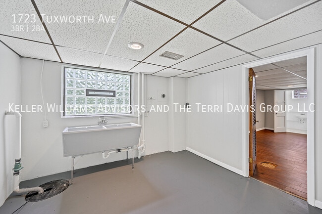 Building Photo - 1723 Tuxworth Ave