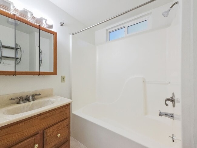 Building Photo - Charming Rambler Retreat Near Robinswood Park