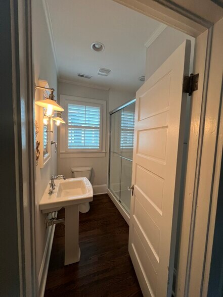 common bathroom - 1630 S Tryon St