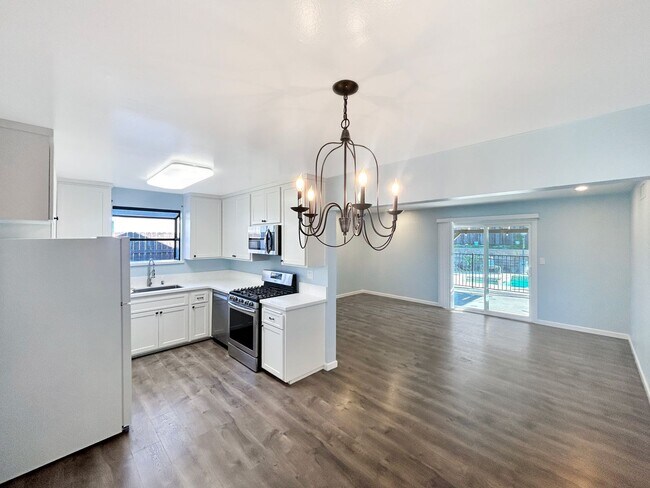 Building Photo - Stunning 3BD/1.5 BA W/ Attached Garage & P...