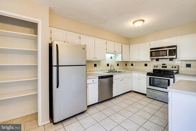 Building Photo - 1727 Cy Ct