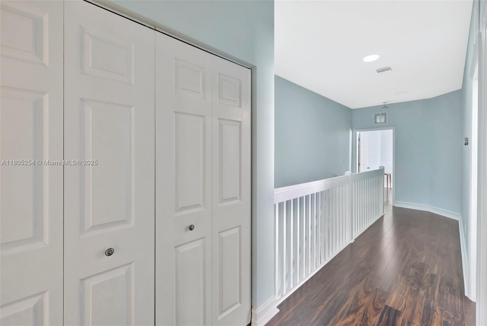 Building Photo - 853 SW 11th Ct