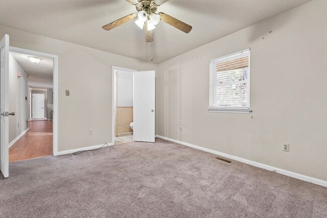 Building Photo - Indianhead Lakes Rental!