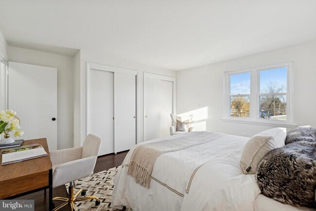 Building Photo - 303 Lemon St