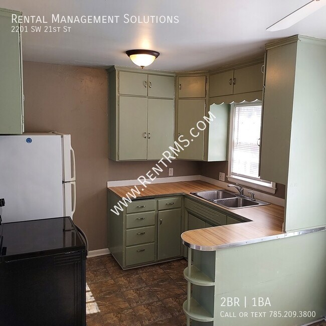 Building Photo - 2201 SW 21st St