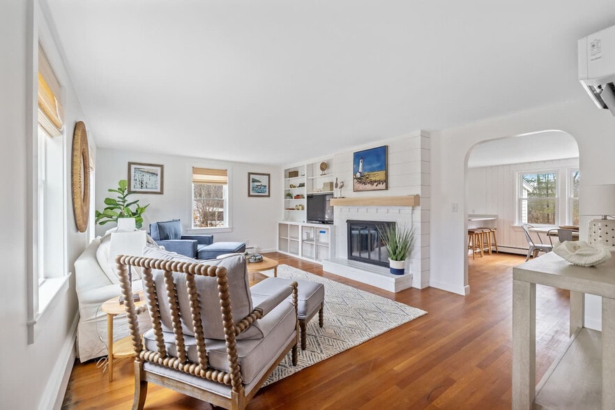 Building Photo - 12 Woodside Dr