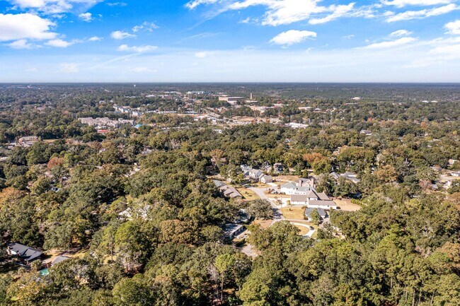Building Photo - 2/2 with carport - fenced backyard