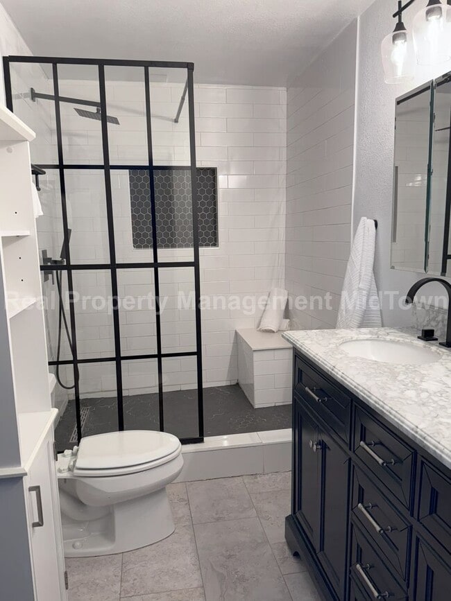 Building Photo - Live in the Heart of One of Dallas’ Most I...