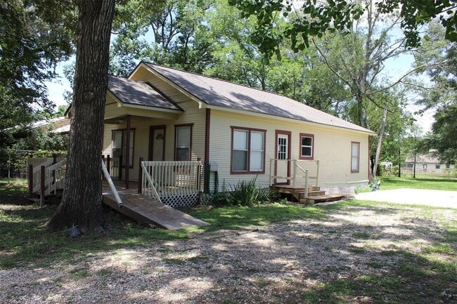 Building Photo - 23923 S Wildwood Dr