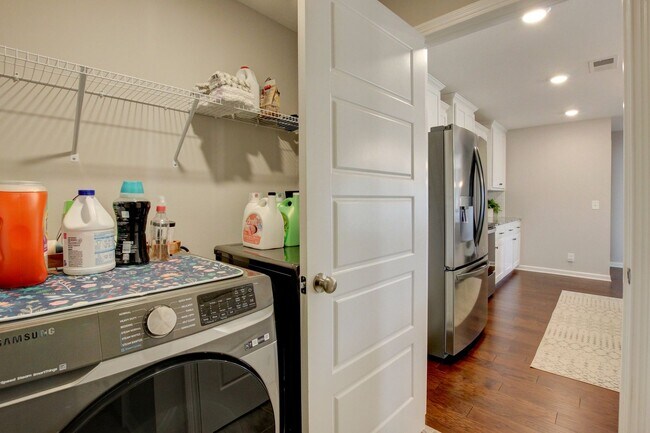 Building Photo - 715 Jodine Ann Dr