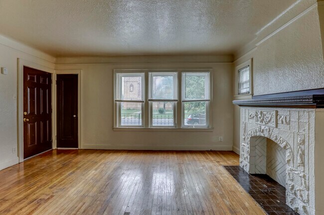 Building Photo - 15018 Hubbell St