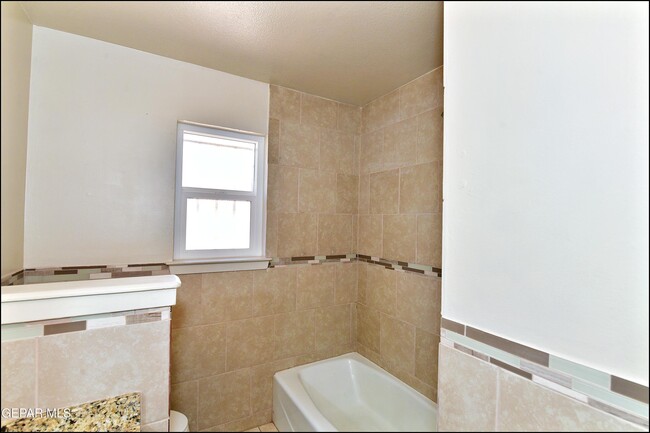 Building Photo - 4504 R J Lunn Ct
