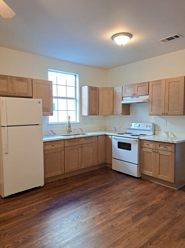 Building Photo - 535 S Tonti St