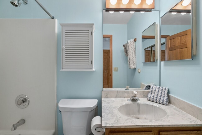 Building Photo - 5573 Barnwood Dr