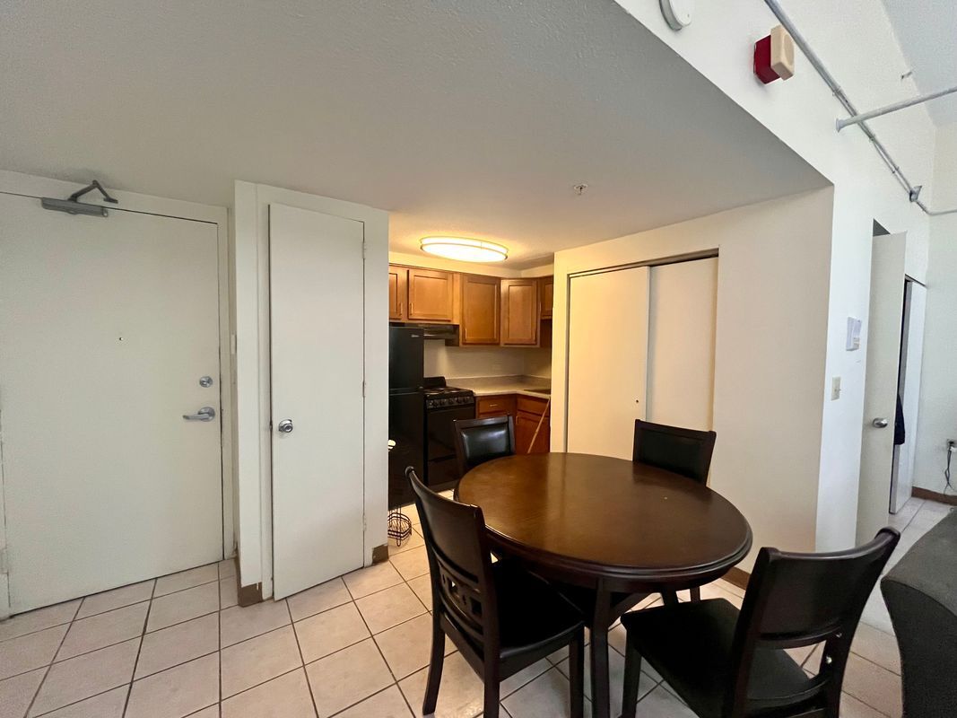 Building Photo - 460 Charles St